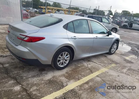 2025 Toyota Camry Le z USA, uszkodzony, nr VIN 4T1DAACK4SU522820